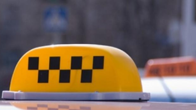 O tânără din Moldova a născut în taxi, în drum spre spital! Gestul impresionant făcut de taximetrist