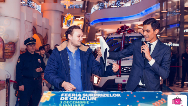 В торговом центре Shopping MallDova подарки сыпались как снег