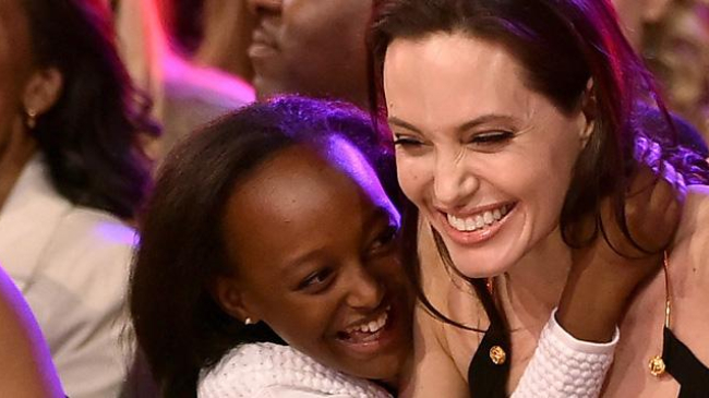 Родная мать приемной дочки Джоли хочет с ней встретиться