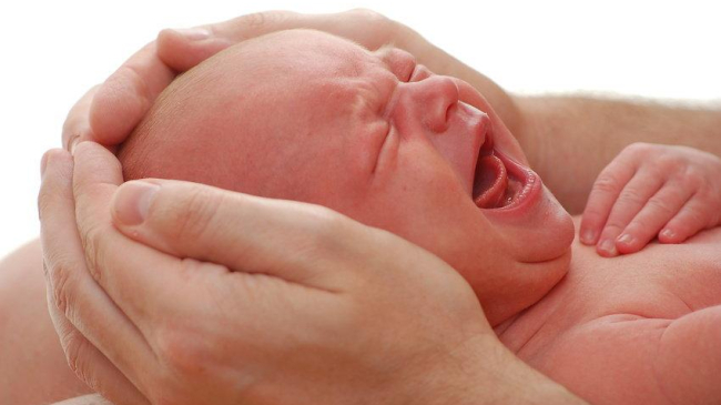 Акупунктура способна избавить детей от колик