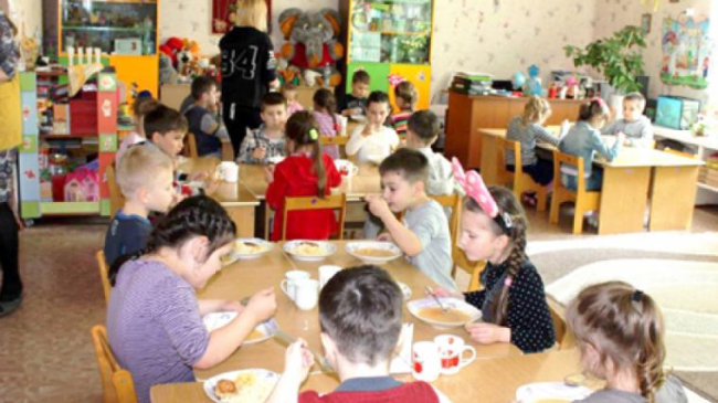 Agenții din lista neagră nu mai distribuie produse în grădinițe