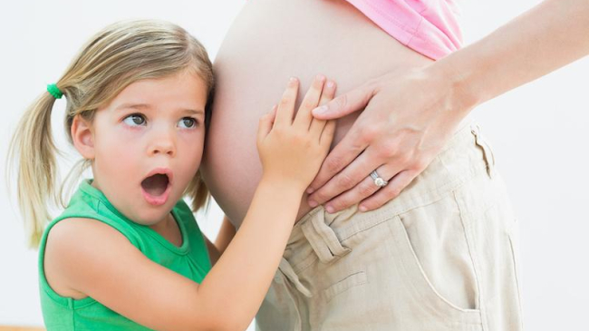 Британских врачей просят не называть беременных «будущими мамами»