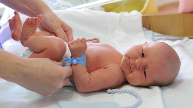 Natalitatea a scăzut semnificativ în ultimii ani în Moldova. Care este numărul nou-născuților în 2016