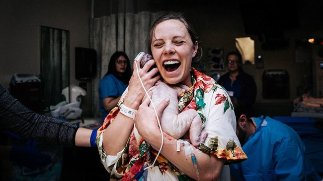 Лучшие работы победителей конкурса фотографов, снимающих роды