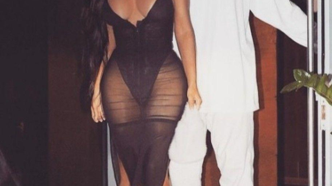 Новый тренд: «голые» юбки пришли на смену платьям