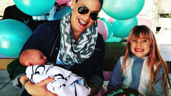 Певица Пинк не торопится худеть после родов