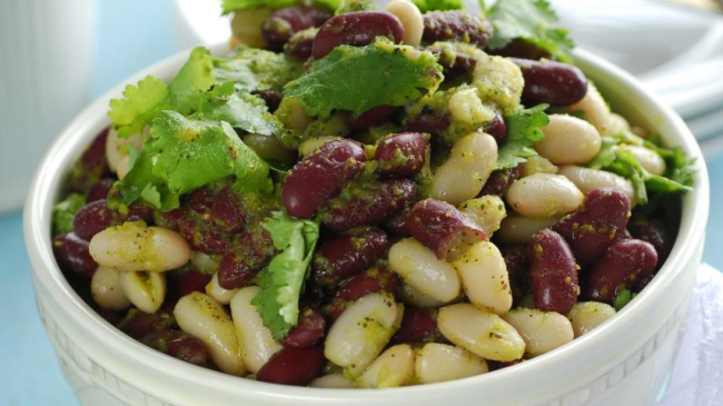 Postul Mare 2017: Salată din fasole cu dressing de portocale