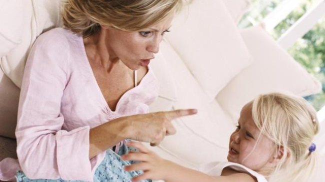 7 примеров, как родители поощряют плохое поведение детей