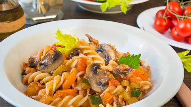 Paste cu sos de legume