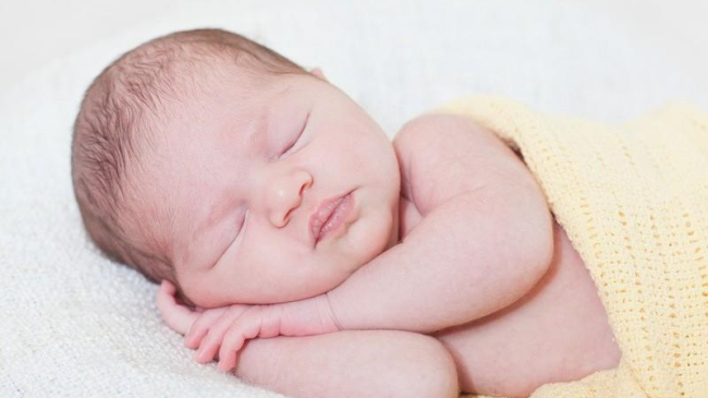 6 idei pentru prima ședință foto a bebelușului