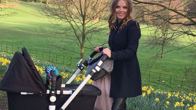 Джери Холлиуэлл похвасталась фигурой спустя 2 месяца после родов второго ребенка