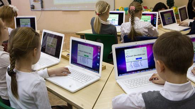 Un curs opțional de educare media se propune a fi introdus în școli