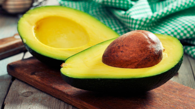 Диетологи: авокадо - настоящий суперпродукт для женщин
