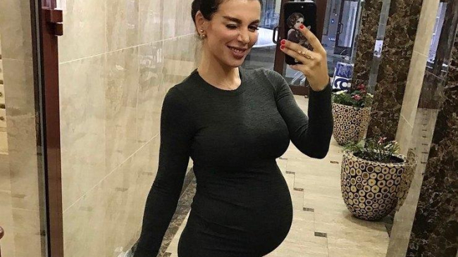 Анна Седокова возмущена тем, что ее подруга осуждает разведенных женщин с детьми