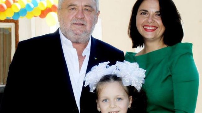 Emi știe să iubească! Fiica regizorului Valeriu Jereghi și-a surprins plăcut părinții