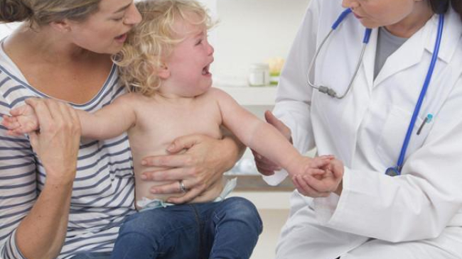 7 способов убедить малыша, что врач – это не страшно