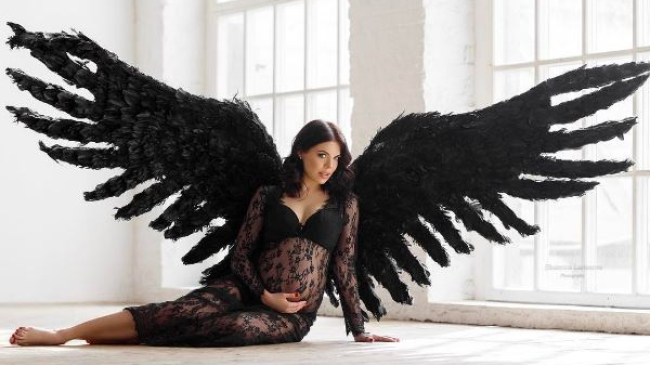 Беременная Стоцкая возмущена попытками внести разлад в ее семью