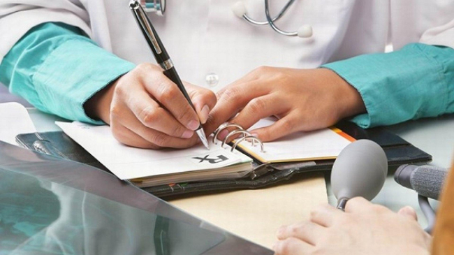 Минздрав разрешил семейным врачам назначать лечение 94 заболеваний