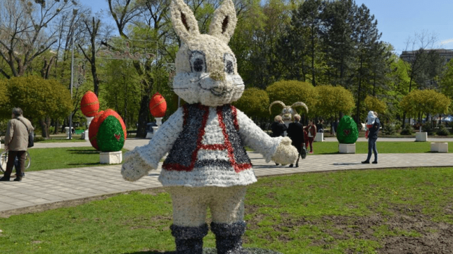 Capitala a îmbrăcat veșmintele de Paști