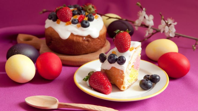 Cozonac cu frișcă și coji de portocală confiate