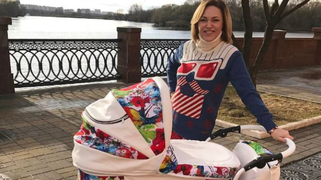 42-летняя Алла Довлатова удивила фигурой после четвертых родов