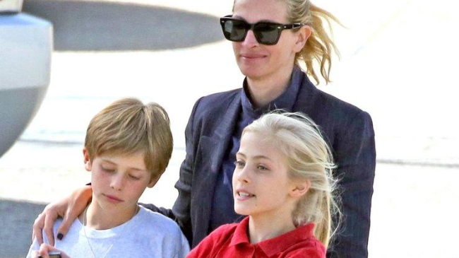 Джулия Робертс взяла детей-двойняшек на шопинг в Малибу