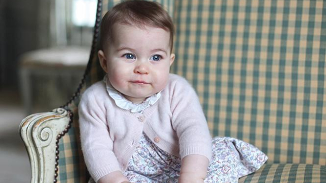 Prințesa Charlotte a împlinit 2 anișori, iar Casa Regală a postat o fotografie nouă cu fetița!