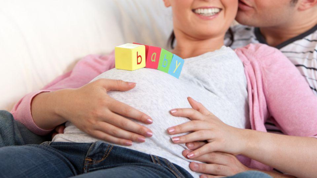 De ce este bine să-ți atingi burtica în timpul sarcinii!