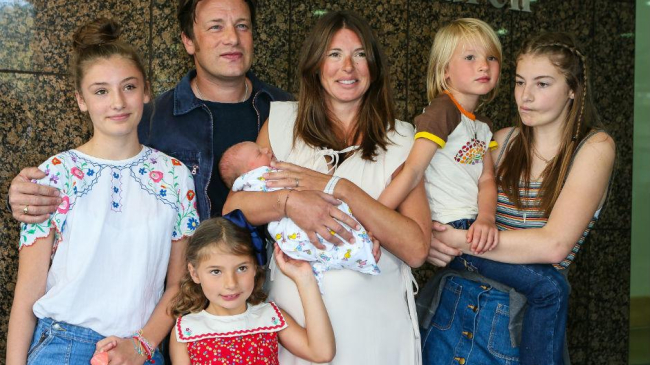Jamie Oliver nu mai vrea copii, iar soția sa se gândește la al 6-lea!