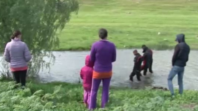 Un copil de doi ani este căutat de două zile de părinți, poliție și salvatori