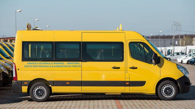 Cum vor fi repartizate microbuzele școlare donate de România. Din 96, 3 ajung în Transnistria