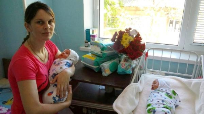 O femeie din Ceadîr-Lunga a născut gemeni cu greutatea de peste 3 kg fiecare!