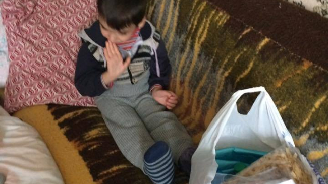 Târgul Ask a Mom are scop caritabil. Să o ajutăm pe Irina, mămica care-și crește singură copiii!