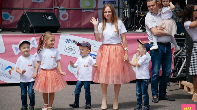 Zeci de gemeni pe metru pătrat la Festivalul “Mai Dulce”