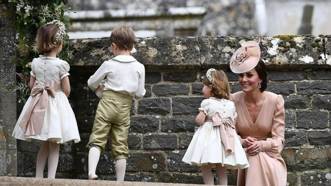 Micuți, dar adorabili. Prințul George și prințesa Charlotte la nunta mătușii lor