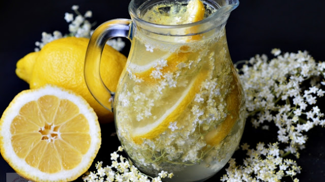 Limonadă cu flori de soc