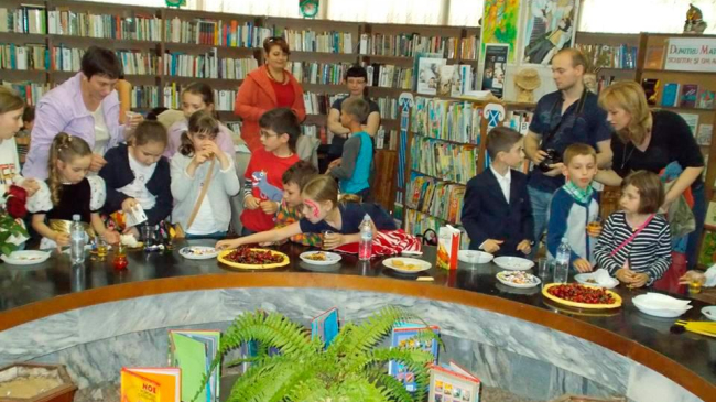 Cireșe dulci și cărți bune de Ziua Copiilor