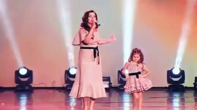 VIDEO: Piesa veselă a interpretei Jasmin și a fiicei sale, Margarita