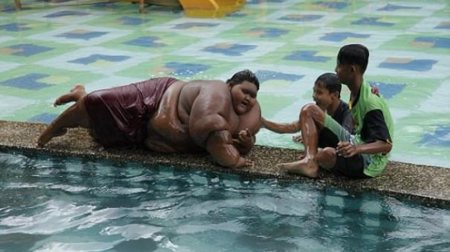 «Самый полный в мире ребенок» начал борьбу за стройность и уже преуспел