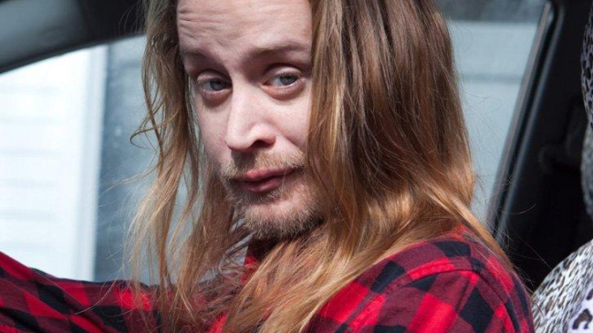 A renunțat la păr lung și la barbă. Cum arată acum starul din „Singur acasă”