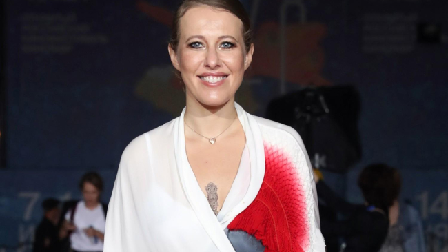 Xenia Sobchak și-a făcut un tatuaj în zona sânilor