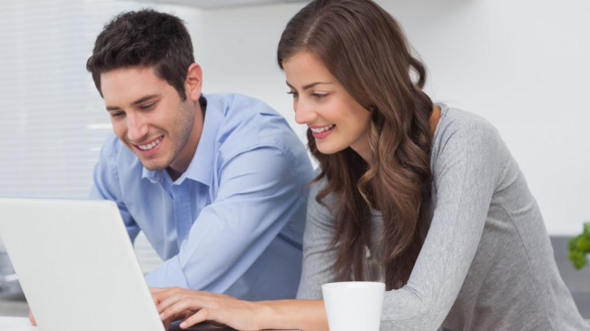 Rețelele sociale provocă tulburări ale sistemului digestiv în randul fetelor