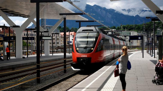 O mamă din Italia a coborât în gară să fumeze o țigară și a lăsat copilul în tren. Ce s-a întâmplat după ce s-au închis ușile