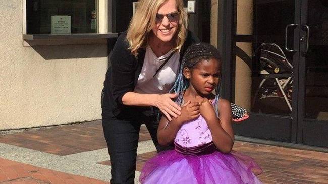 Балетная пачка и косички: сын Шарлиз Терон выступил на танцевальном конкурсе