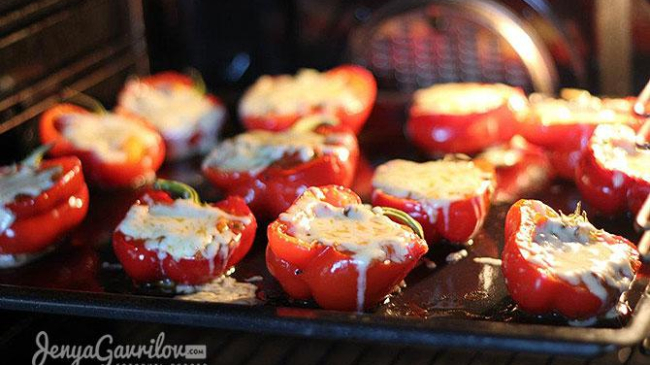 Ardei umpluți cu cașcaval de la Jenea Gavrilov