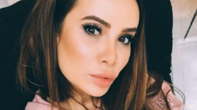 Айза Анохина показала ягодицы после пластики