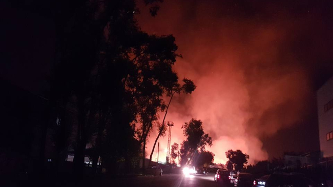 Incendiu puternic la groapa cu crengi din Buiucani. În oraș încă se simte un miros persistent și fum