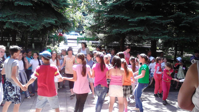 Business cu biletele pentru tabere. Pe net, pachetele sunt vândute ilegal de două ori mai ieftin