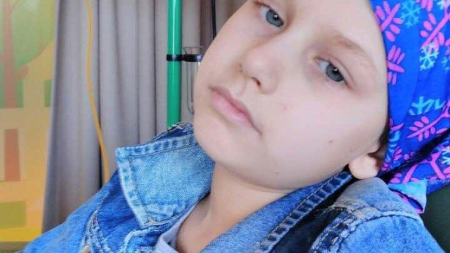 O fetiță de 9 ani are nevie de ajutorul nostru pentru a învinge cancerul