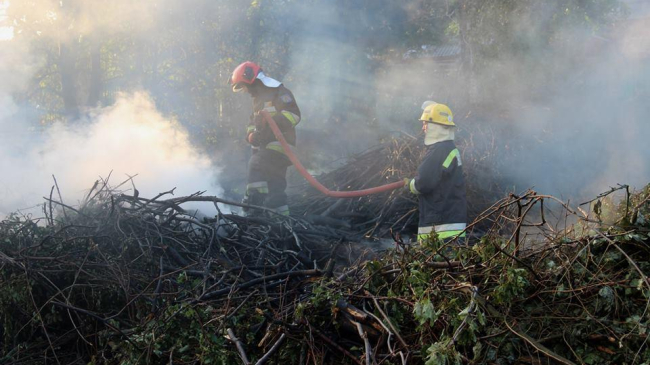 Incediu puternic la Stadionul Republican, unde au fost depozitate crengile din aprilie
